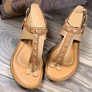 NIB Born Adana 7M Brown Leather Studded T-Strap Flat Thong Sandals